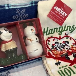 Disney salt&pepper and kitchen towel bundle. Mickey Mouse and Minnie.